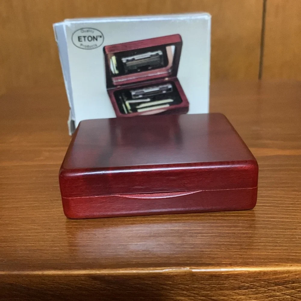 ETON PRODUCTS - Vintage Travel Razor Set / Gold Plated/ Never Been Used